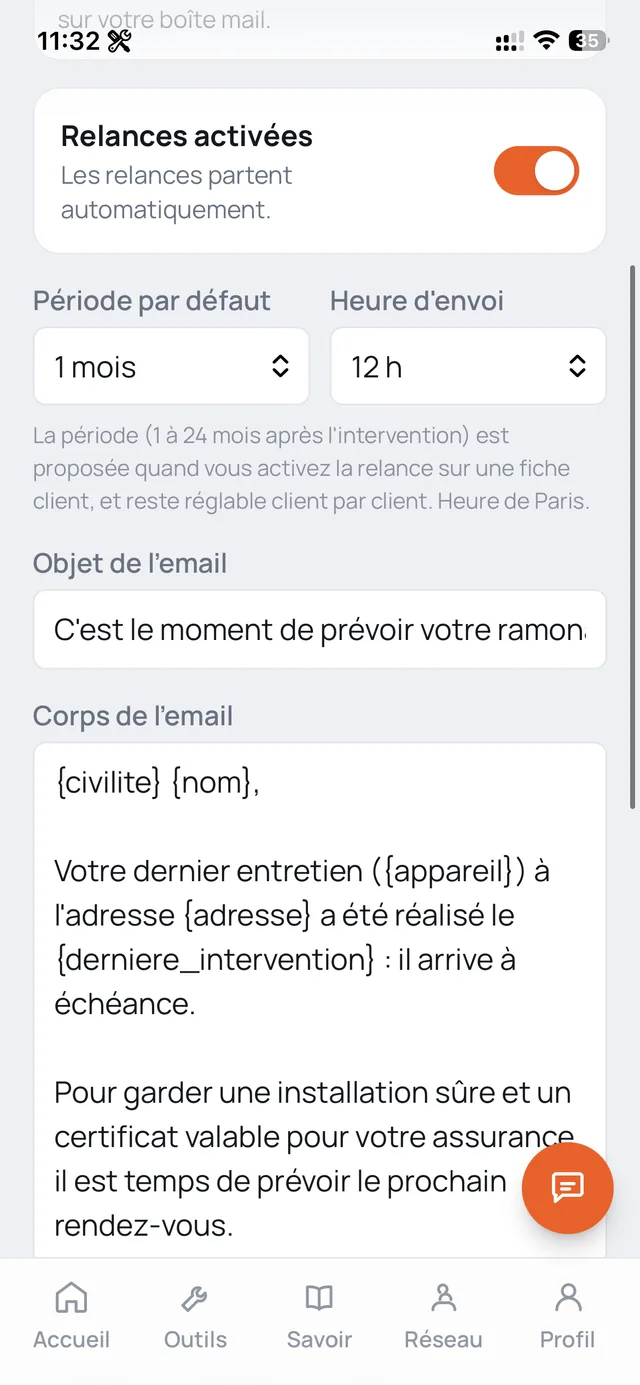 Les réglages des relances : interrupteur Relances activées, période par défaut, heure d'envoi et modèle d'email